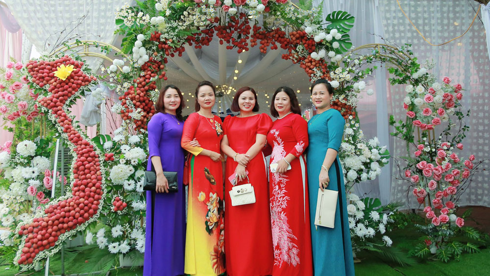 Bắc Giang: Độc đáo đám cưới được trang trí bằng vải thiều tại Lục Ngạn