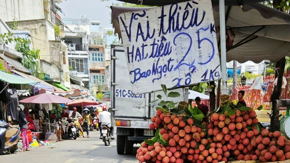 Hơn 10.000 tấn vải thiều đổ về chợ đầu mối lớn nhất TP Hồ Chí Minh