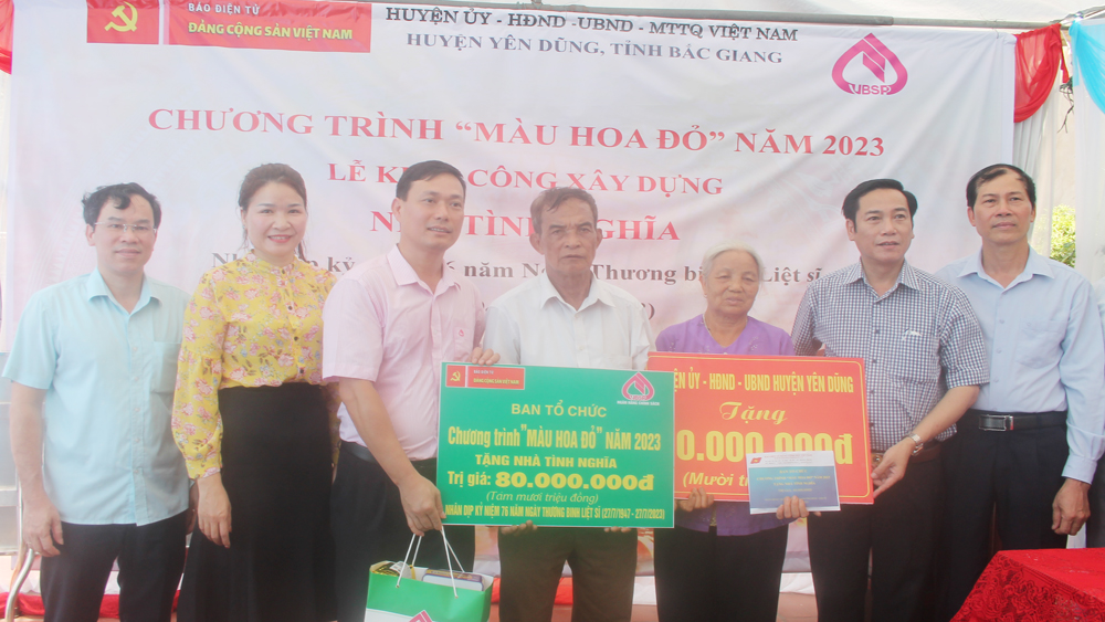 Chương trình “Màu hoa đỏ" tặng kinh phí xây nhà cho gia đình bệnh binh huyện Yên Dũng