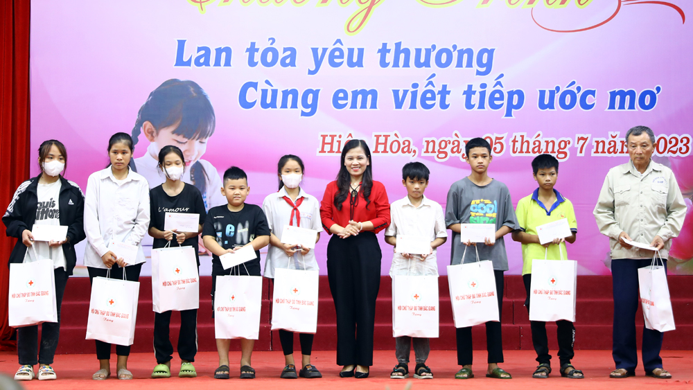 Hiệp Hòa: Lan tỏa yêu thương cùng em viết tiếp ước mơ