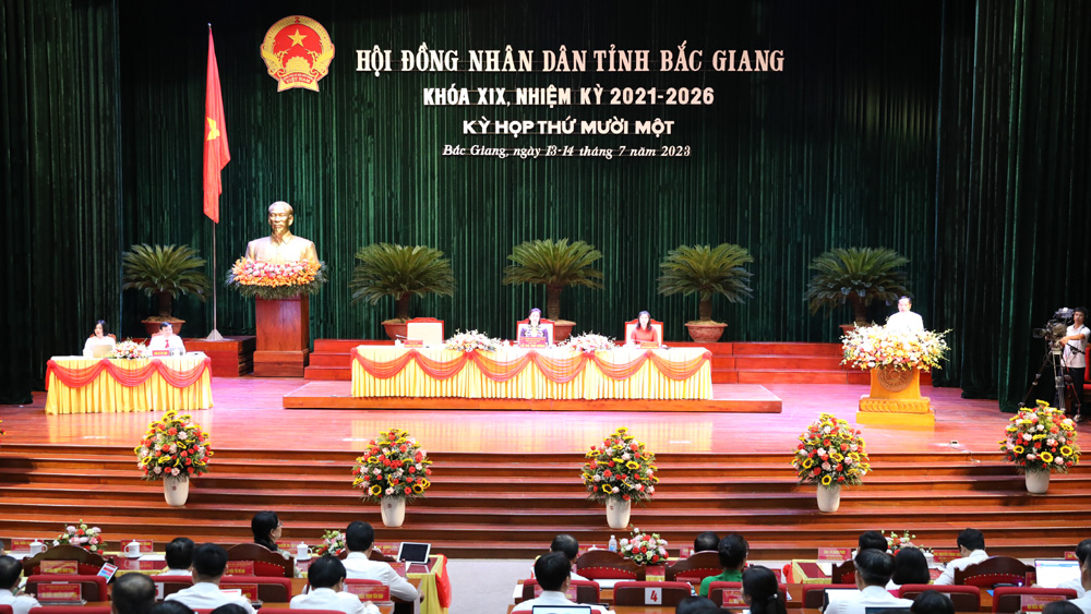 Kỳ họp thứ 11, HĐND tỉnh Bắc Giang: Các đại biểu nghe trình bày 9 báo cáo và thông báo quan trọng