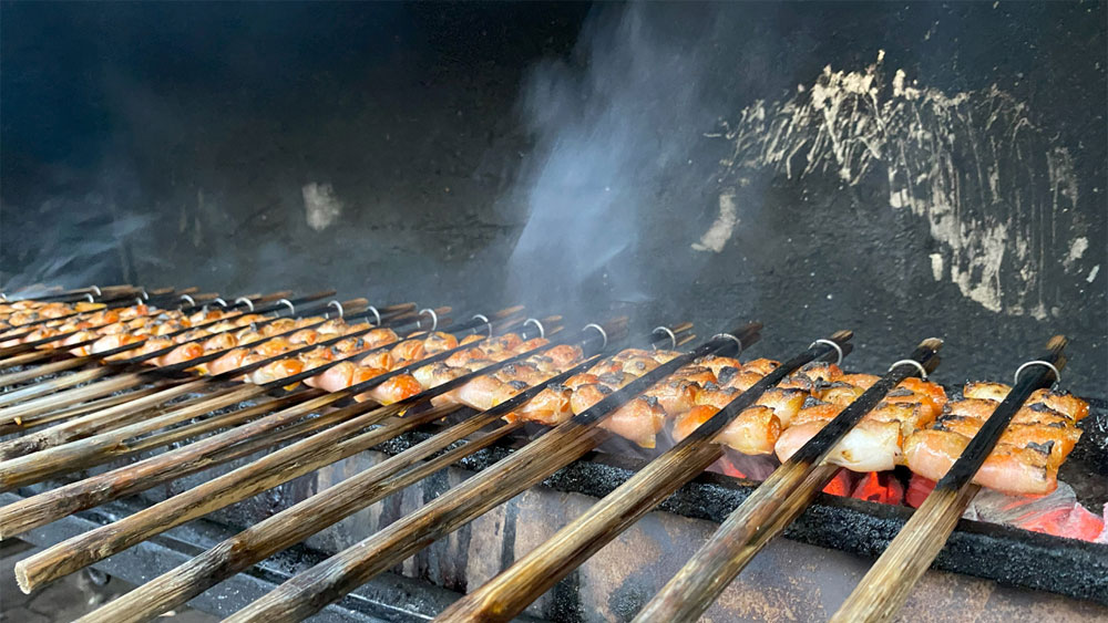 Shrimp rolls: A half-century-old snack that charms Thanh Hoa visitors