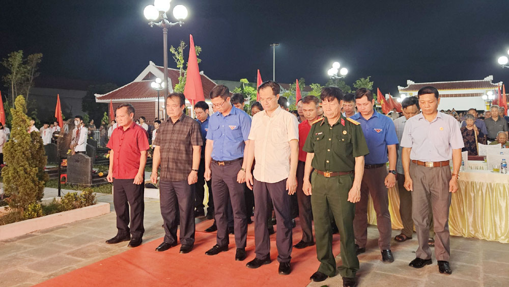 Bac  Giang youth pay tribute to heroes and martyrs