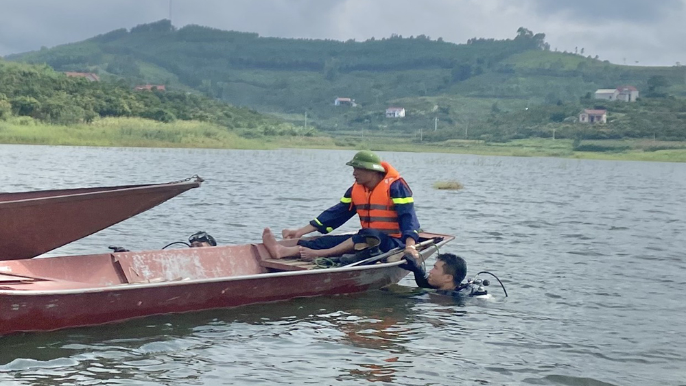 Bắc Giang: Đánh cá trên hồ Cấm Sơn, một phụ nữ bị đuối nước