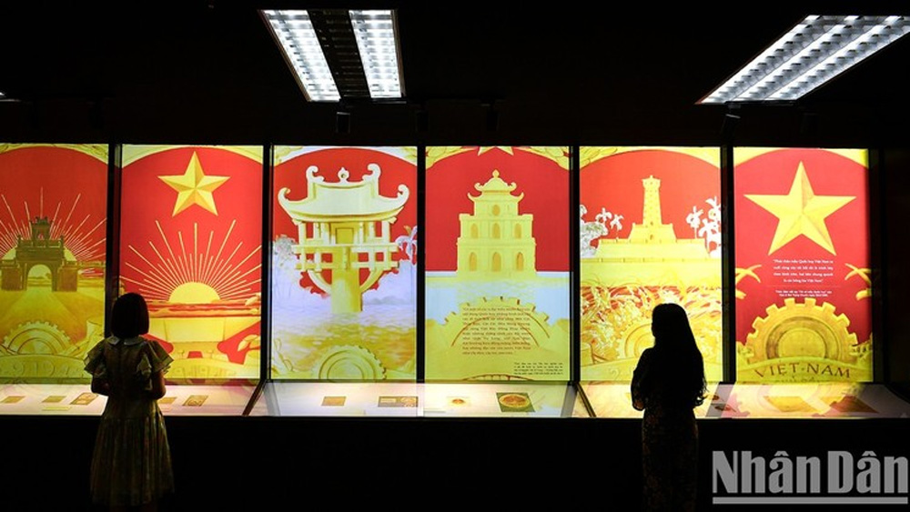 Original designs of national emblem displayed in Hanoi