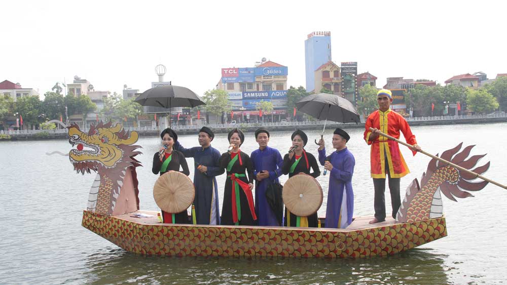 Việt Yên tổ chức biểu diễn dân ca quan họ trên thuyền
