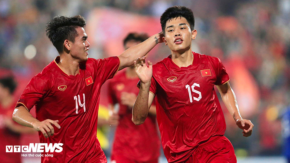 Tung đội hình dự bị, U23 Việt Nam hòa U23 Singapore