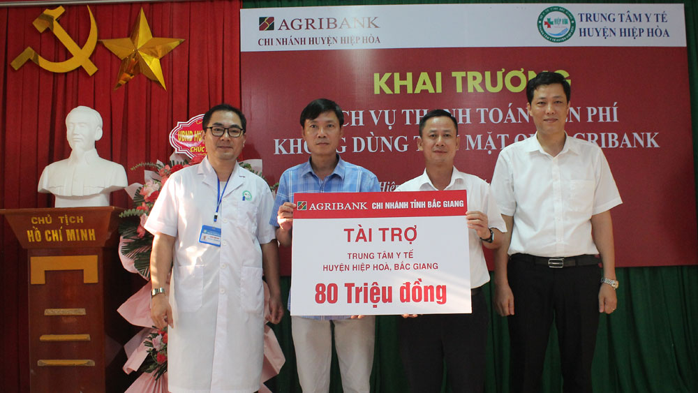 Khai trương dịch vụ thanh toán viện phí không dùng tiền mặt tại Trung tâm Y tế huyện Hiệp Hòa