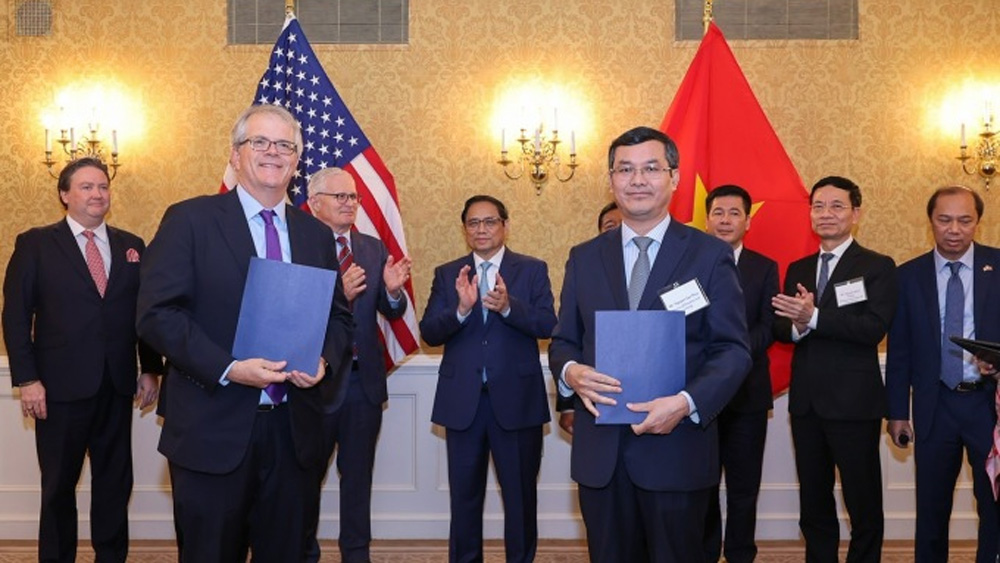 Vietnam signs semiconductor memorandums with US companies