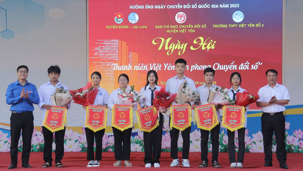 Ngày hội "Thanh niên Việt Yên tiên phong chuyển đổi số"