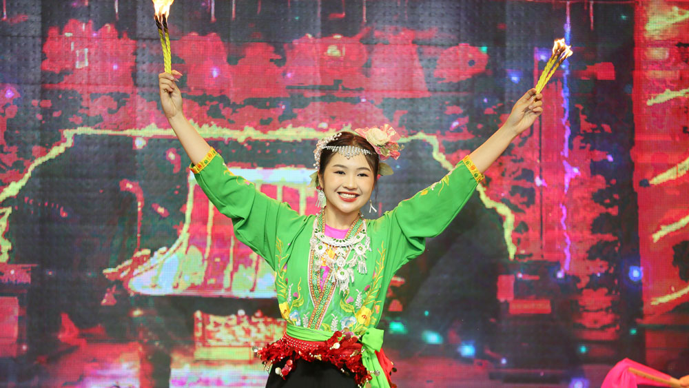 Tiết mục múa đặc sắc của thí sinh Đỗ Hoa Lan tại hội thi “Nữ sinh Bắc Giang tài năng, duyên dáng"
