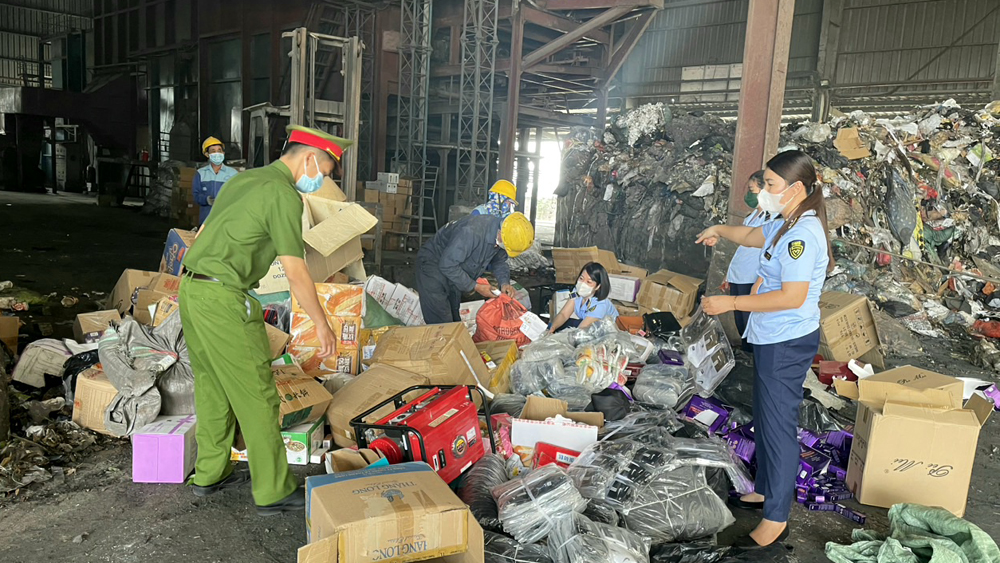 Bắc Giang: Tiêu hủy 136 mặt hàng vi phạm hành chính