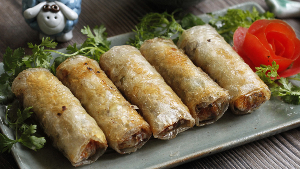 Vietnamese fried spring rolls make world's top 10 shrimp and rice dishes