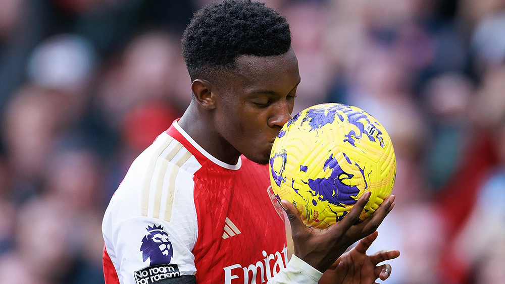 Ngoại hạng Anh: Nketiah lập hattrick giúp Arsenal thắng đậm