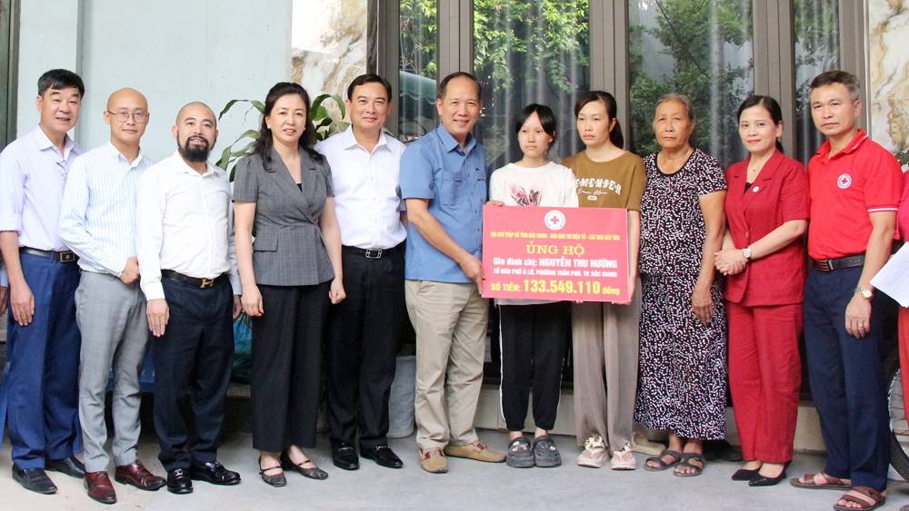 Trao hơn 133 triệu đồng hỗ trợ gia đình hoàn cảnh khó khăn tại TP Bắc Giang