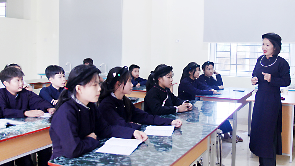 Cô giáo Dương Thị Bền: Hết lòng vì học sinh thân yêu