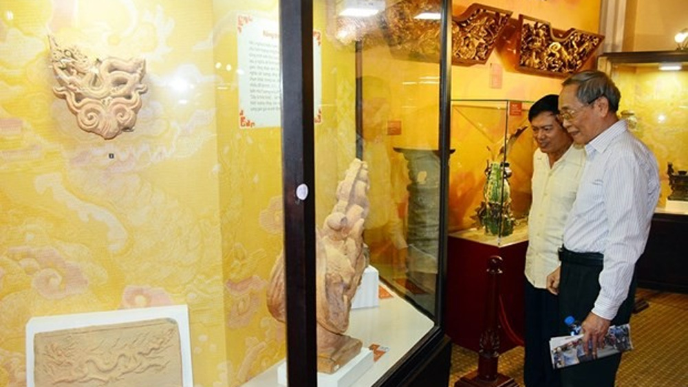 Antiques with dragon images displayed in HCM City