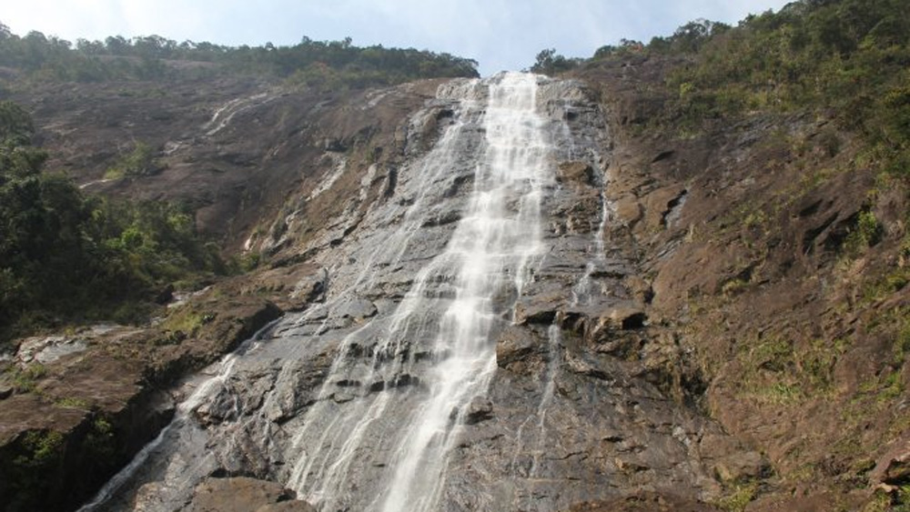 Southeast Asia's tallest waterfall in central Vietnam hosts first expedition tour
