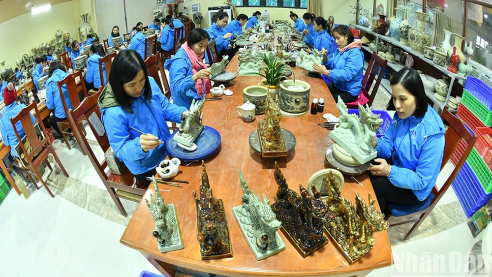 Chu Dau ceramic factories busy with products for Lunar New Year