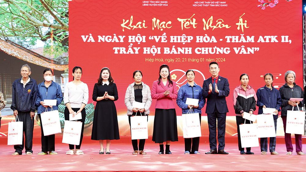 Bắc Giang tổ chức Tết Nhân ái và Ngày hội "Về Hiệp Hòa thăm ATK II, trẩy hội bánh chưng Vân"