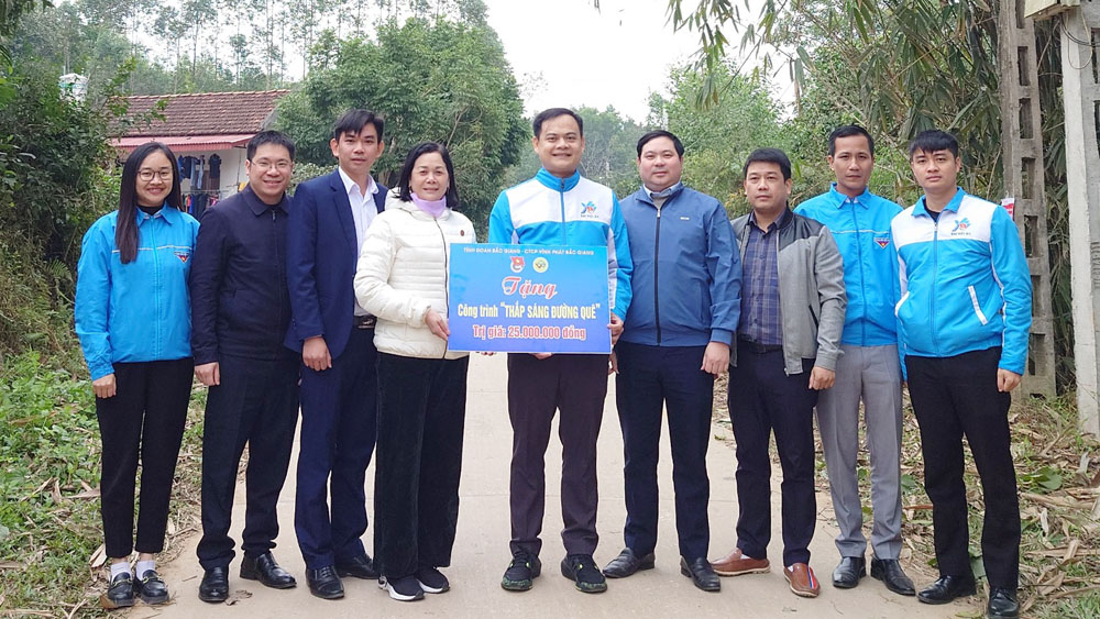 Chương trình "Gom nắng gửi yêu thương" tại huyện Yên Thế