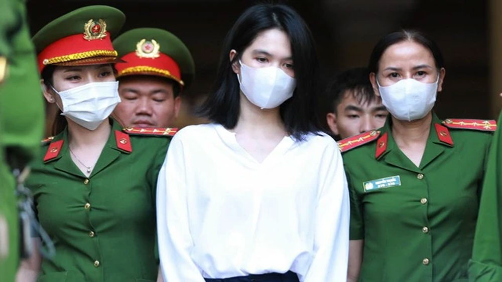 Tuyên phạt người mẫu Ngọc Trinh 1 năm tù cho hưởng án treo
