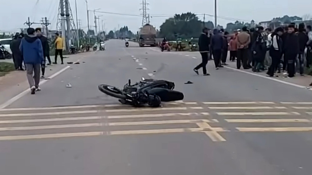 Lạng Giang: Xe máy va chạm với ô tô, một người tử vong