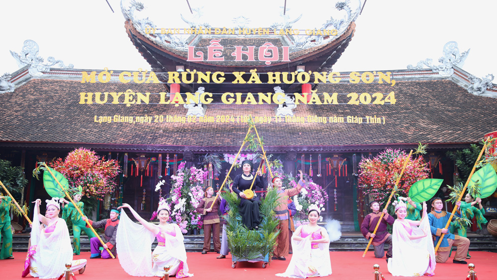 Một số hình ảnh lễ hội mở cửa rừng tại xã Hương Sơn