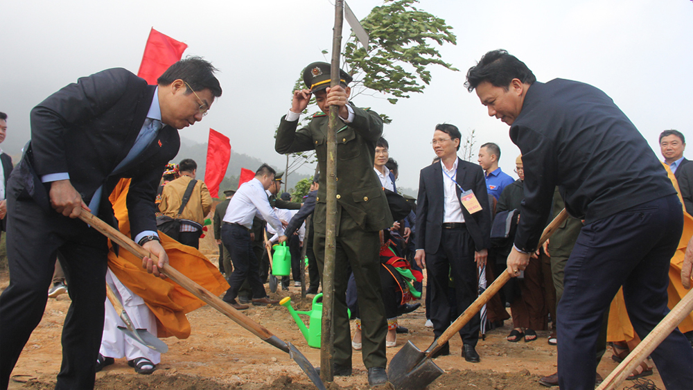 Bộ trưởng Bộ Tài nguyên và Môi trường Đặng Quốc Khánh phát động Tết trồng cây tại Bắc Giang