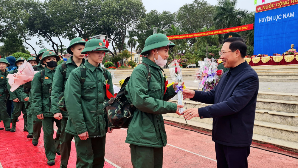 Chủ tịch UBND tỉnh Bắc Giang Lê Ánh Dương dự lễ giao, nhận quân ở huyện Lục Nam