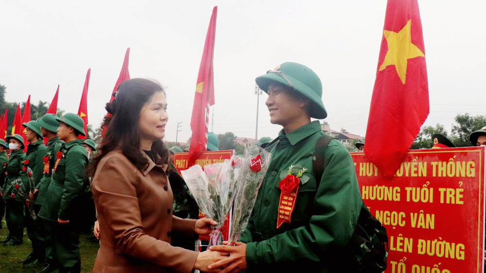 Huyện Tân Yên tổ chức lễ giao, nhận quân năm 2024