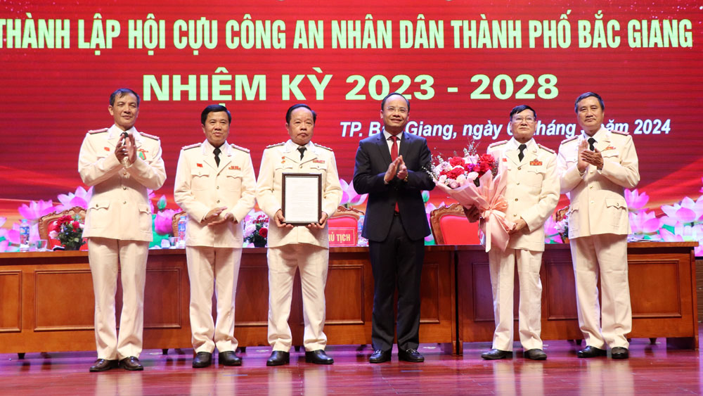 Đại tá Nguyễn Văn Dương giữ chức Chủ tịch Hội Cựu Công an Nhân dân TP Bắc Giang nhiệm kỳ 2023-2028