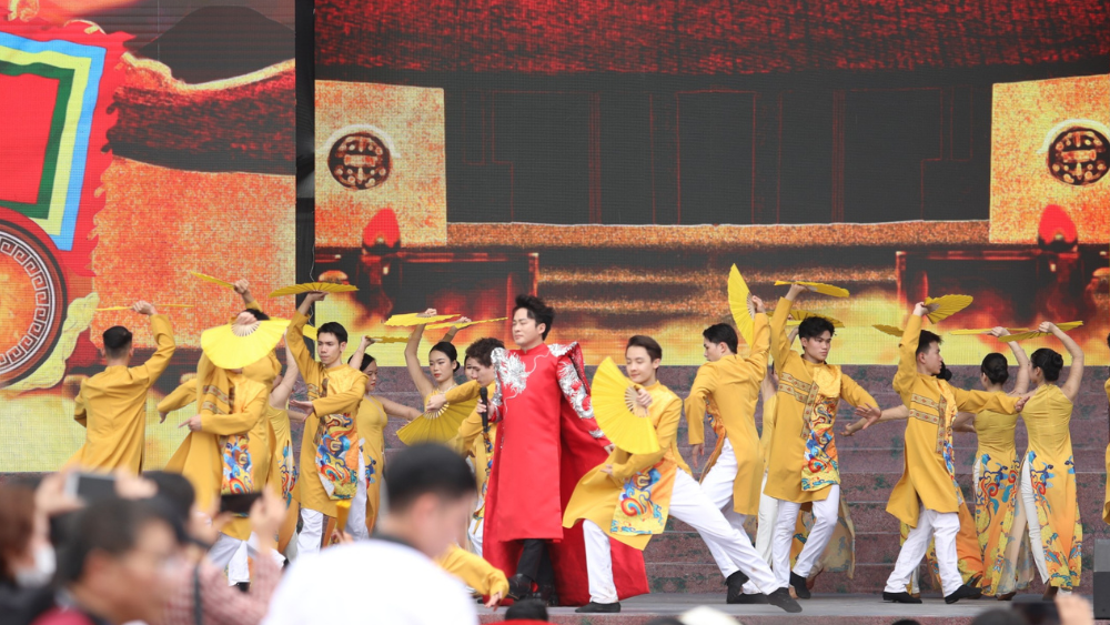 Ca khúc "Sáng mãi bản hùng ca" do ca sĩ Tùng Dương biểu diễn tại Lễ hội kỷ niệm 140 năm Khởi nghĩa Yên Thế