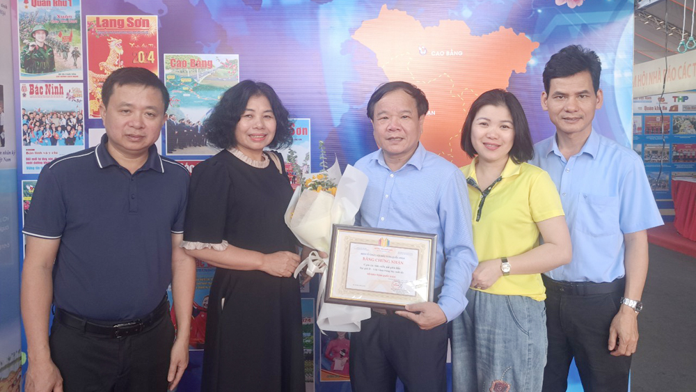Booth of Bac Giang Journalist Association wins B prize at 2024 National Press Festival