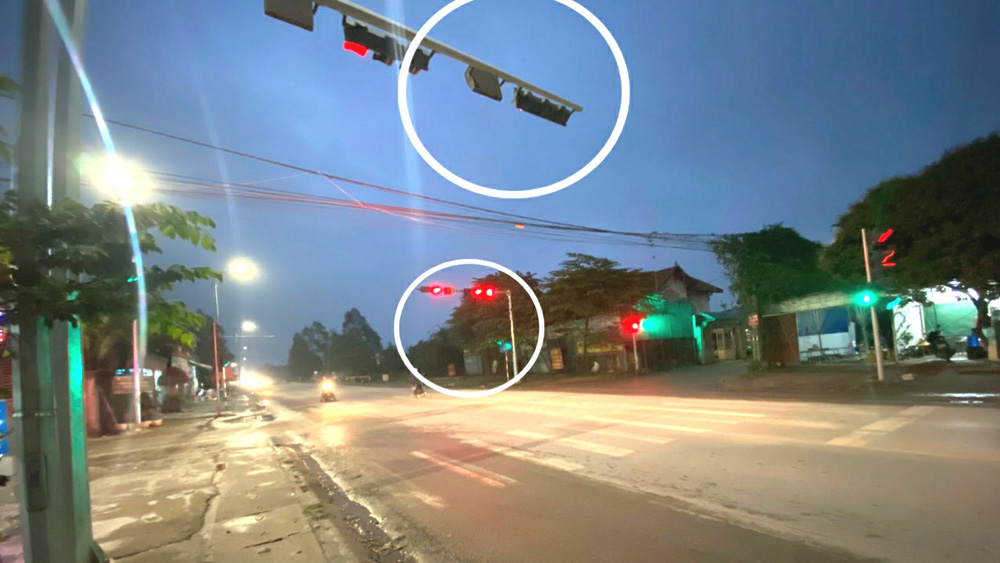Yên Dũng: Khắc phục nhiều cụm đèn tín hiệu giao thông bị hỏng