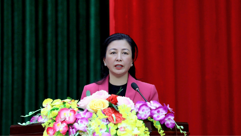 Phó Bí thư Thường trực Tỉnh ủy Lê Thị Thu Hồng đối thoại, tiếp xúc với cán bộ phụ nữ các cấp