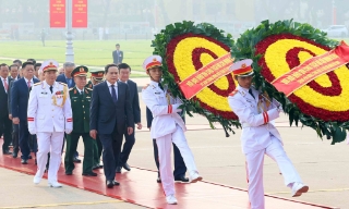 70 năm Giải phóng Thủ đô: Lãnh đạo Đảng, Nhà nước vào Lăng viếng Chủ tịch Hồ Chí Minh