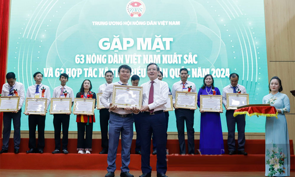  Gặp mặt 63 nông dân Việt Nam xuất sắc và 63 hợp tác xã tiêu biểu toàn quốc năm 2024