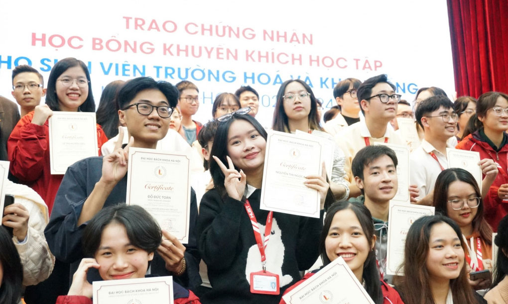  Dự kiến sinh viên tại chức được cấp học bổng như chính quy