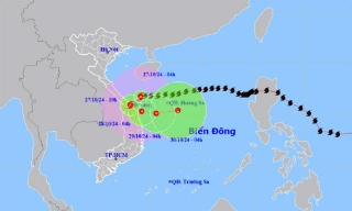 Bão số 6 giảm cường độ, cách Đà Nẵng khoảng 95km