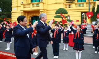 Thủ tướng Phạm Minh Chính chủ trì Lễ đón Thủ tướng Cộng hòa Kyrgyzstan thăm chính thức Việt Nam