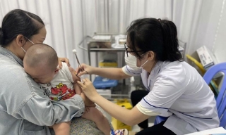 Thủ tướng Chính phủ yêu cầu đẩy nhanh tiêm chủng vaccine phòng, chống bệnh Sởi