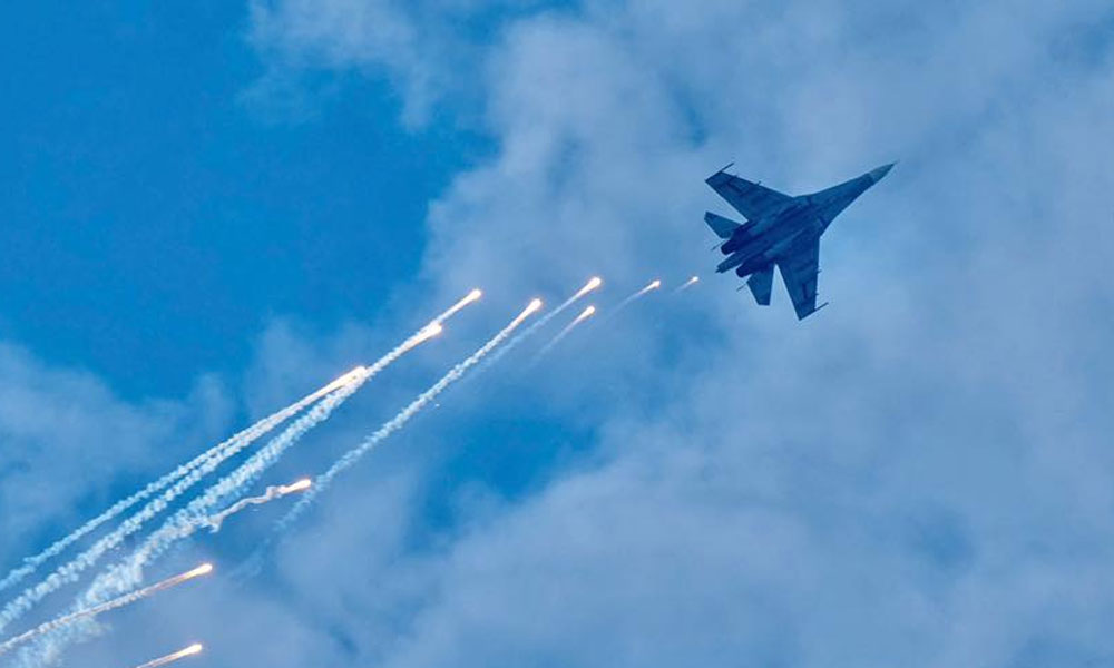  Su-30MK2 luyện nhào lộn chuẩn bị trình diễn trước Dinh Độc Lập