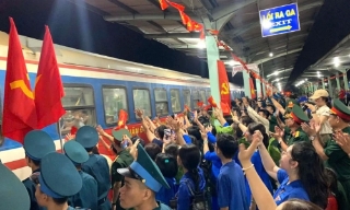 Tổ chức tiễn các đoàn tham gia diễu binh hành quân bằng tàu hỏa về đơn vị