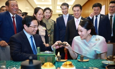  Thủ tướng Việt Nam, Thái Lan cùng thưởng trà