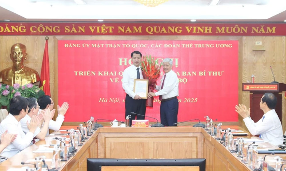 Công bố quyết định về nhân sự tại Đảng ủy Mặt trận Tổ quốc, các đoàn thể Trung ương