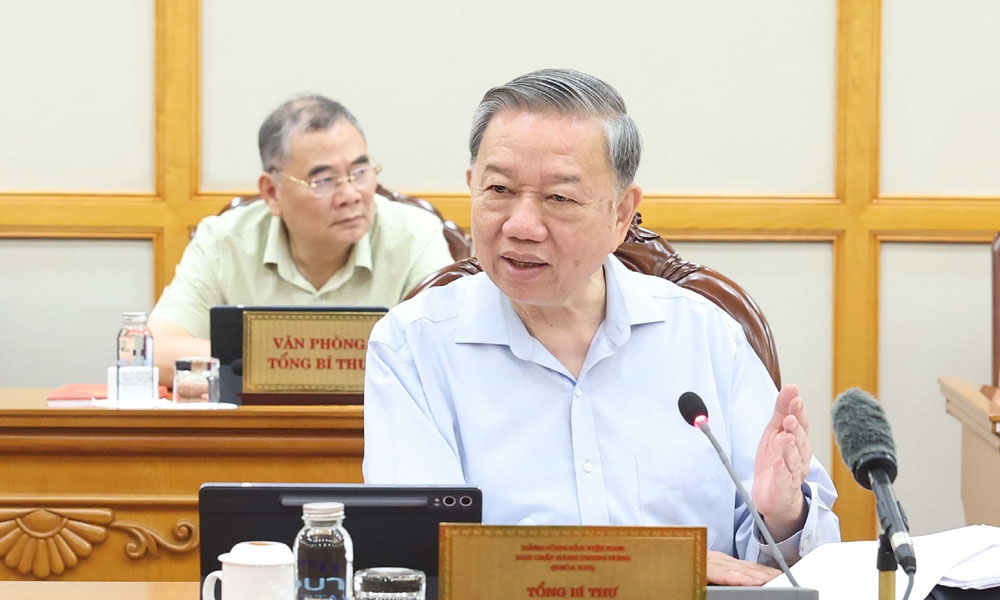  Bố trí, sắp xếp cán bộ đúng nguyên tắc, không để phát sinh phức tạp trong nội bộ