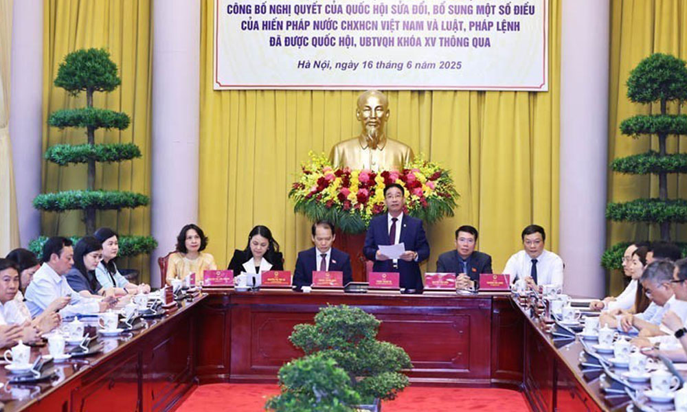  Công bố Lệnh của Chủ tịch nước về Nghị quyết sửa đổi, bổ sung một số điều của Hiến pháp, Luật Tổ chức chính quyền địa phương (sửa đổi)