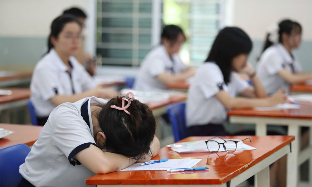  10 thí sinh bị đình chỉ thi trong buổi thi môn Ngữ văn