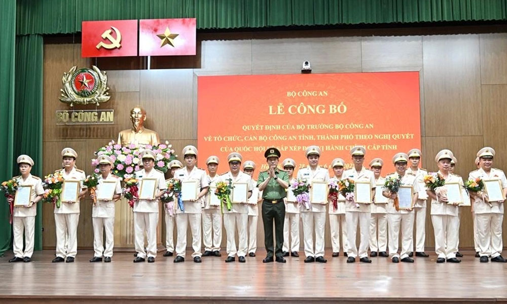  Bộ Công an trao quyết định cho 34 giám đốc công an tỉnh, thành phố